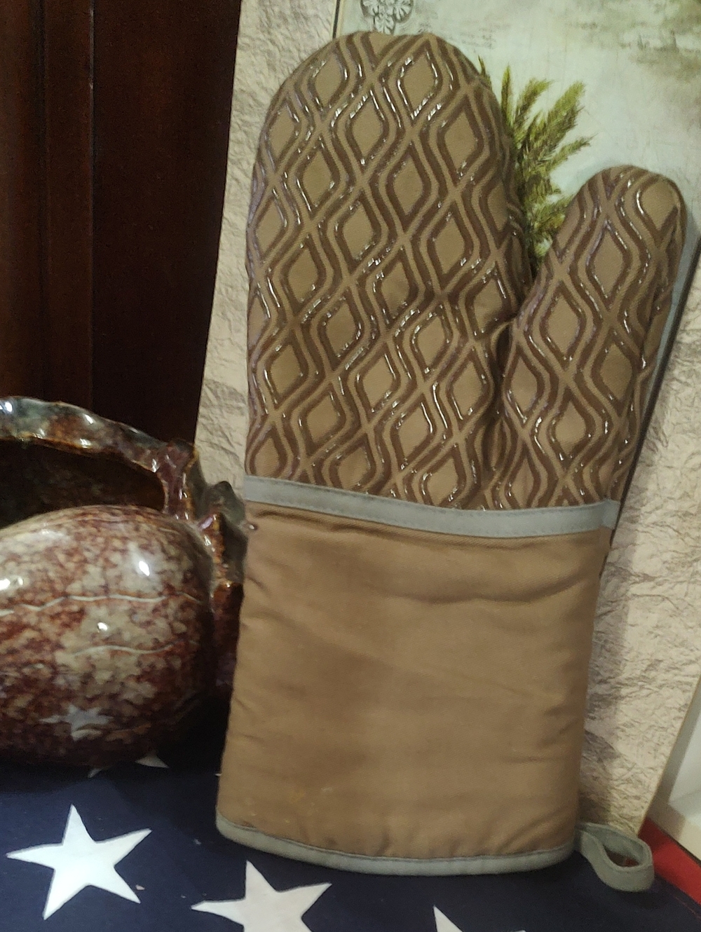 Brown Heat-Resistant Quilted Oven Mitt - Single